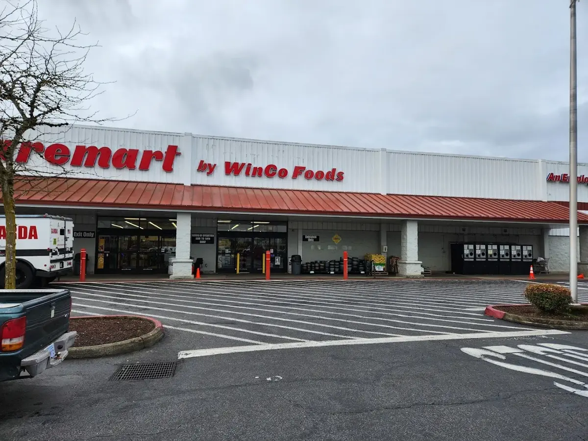 Waremart - Supermarket in Independence, OR
