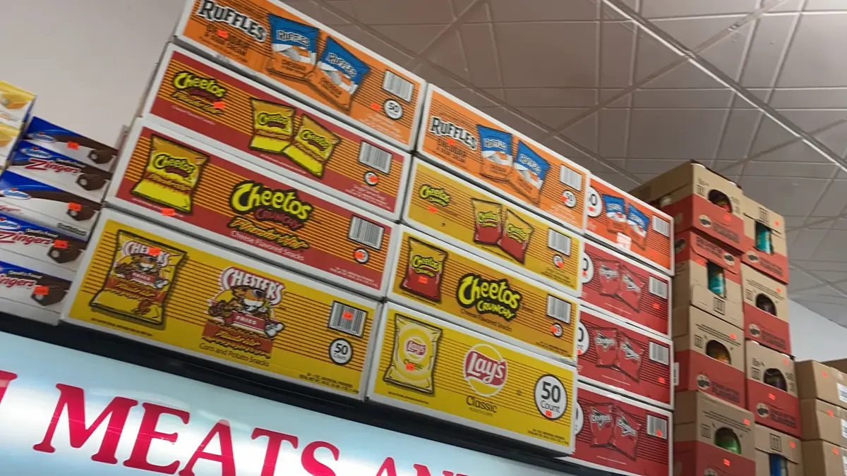 A & R Public Closeouts - Wholesale food store in Chicago, IL