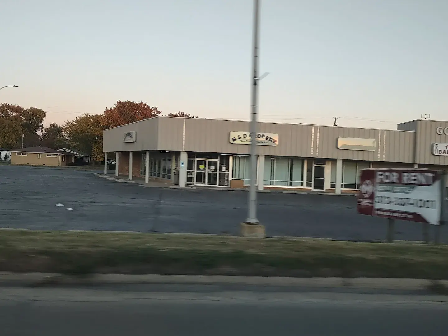 B&D Grocery - Grocery store in Mattoon, Illinois
