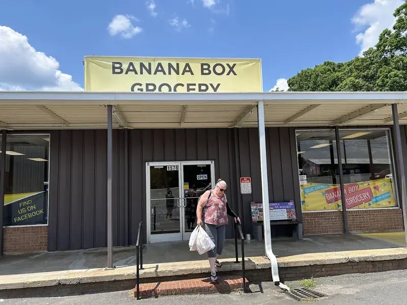 Banana Box Grocery in Valdese, North Carolina