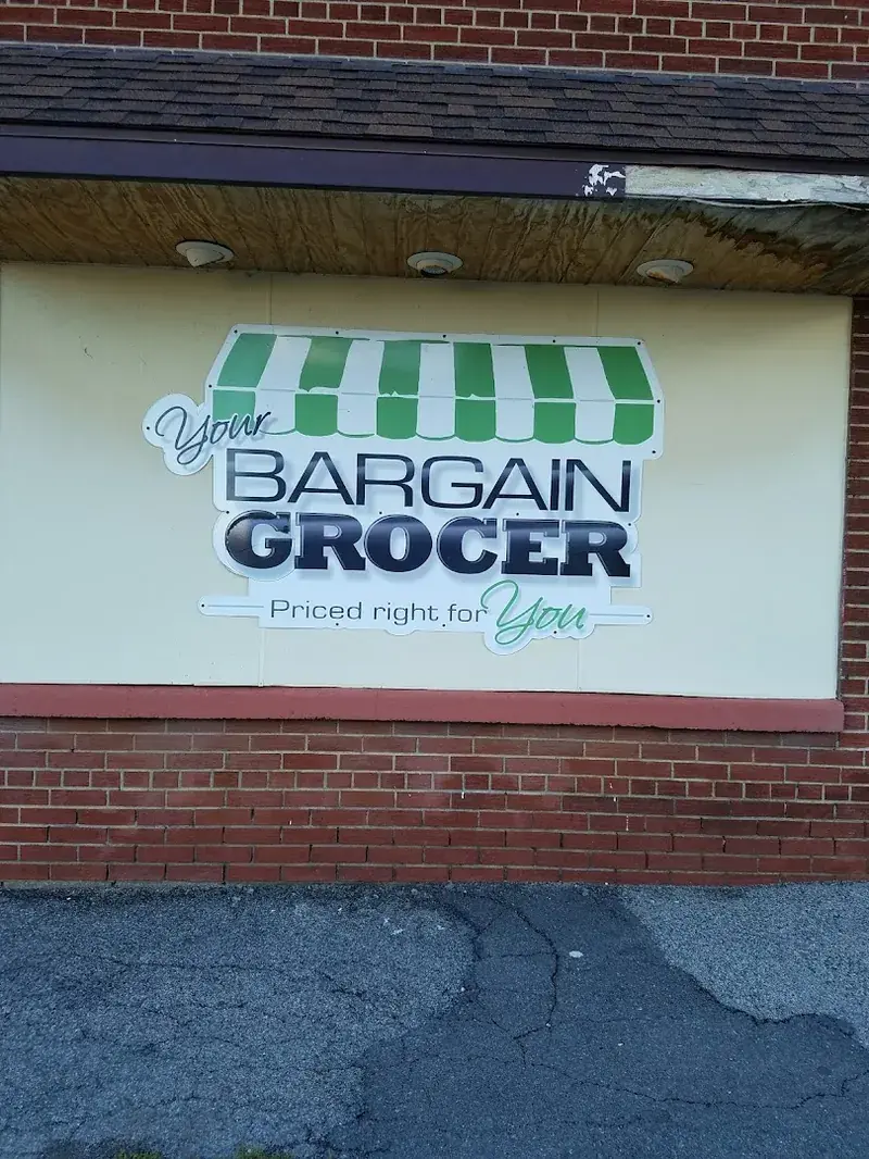 Bargain Grocery in Utica, New York