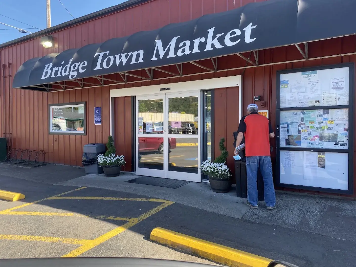 Bridge Town Market - Grocery store in Lowell, Oregon