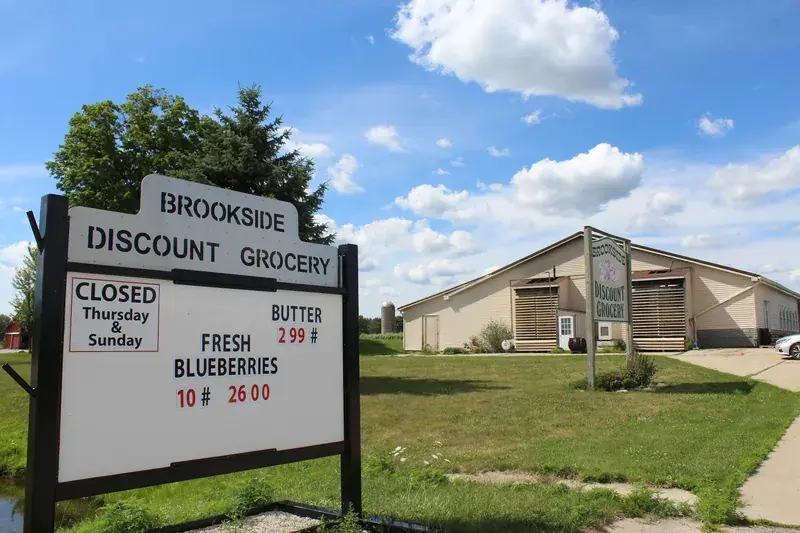 Brookside Discount Grocery in Newaygo, Michigan
