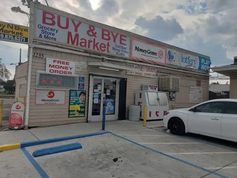 Buy & Bye Market in Sanger, California
