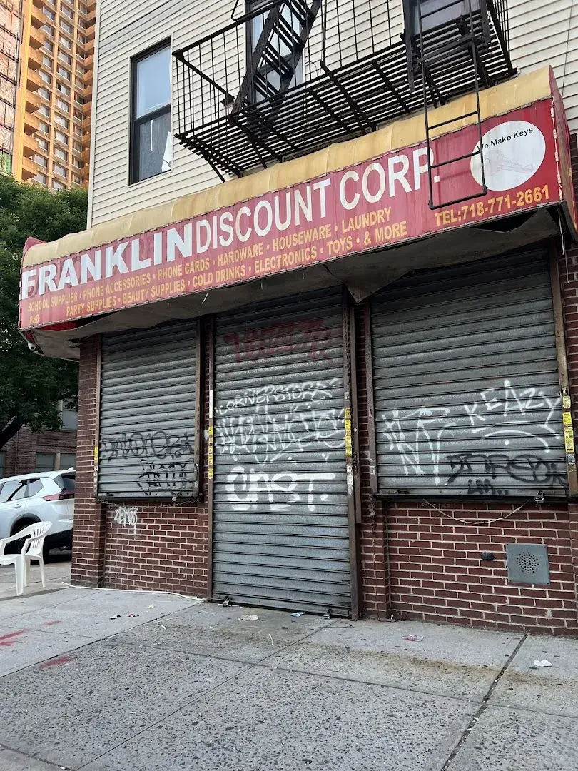 Carroll St Discount Corp - Convenience store in Brooklyn, New York