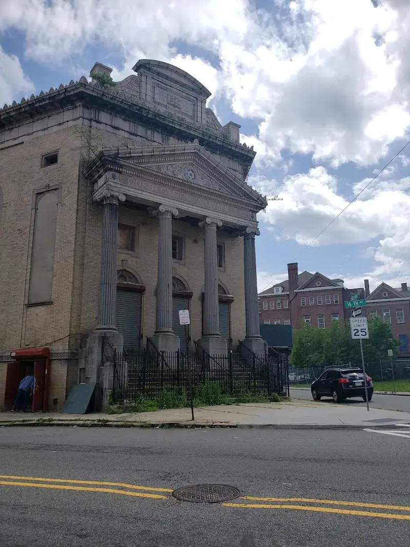 Casey's Grocery in Newark, New Jersey