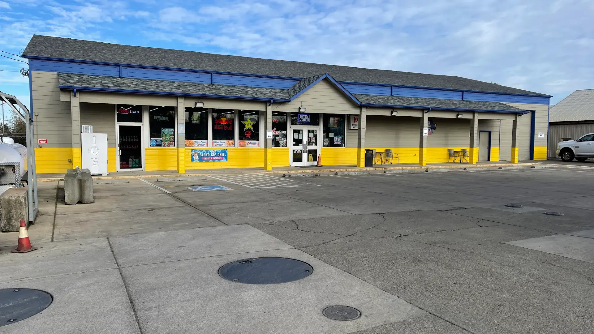 Circle S Market - Grocery store in Independence, Oregon
