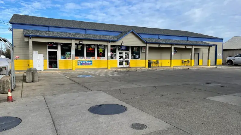 Circle S Market in Independence, Oregon
