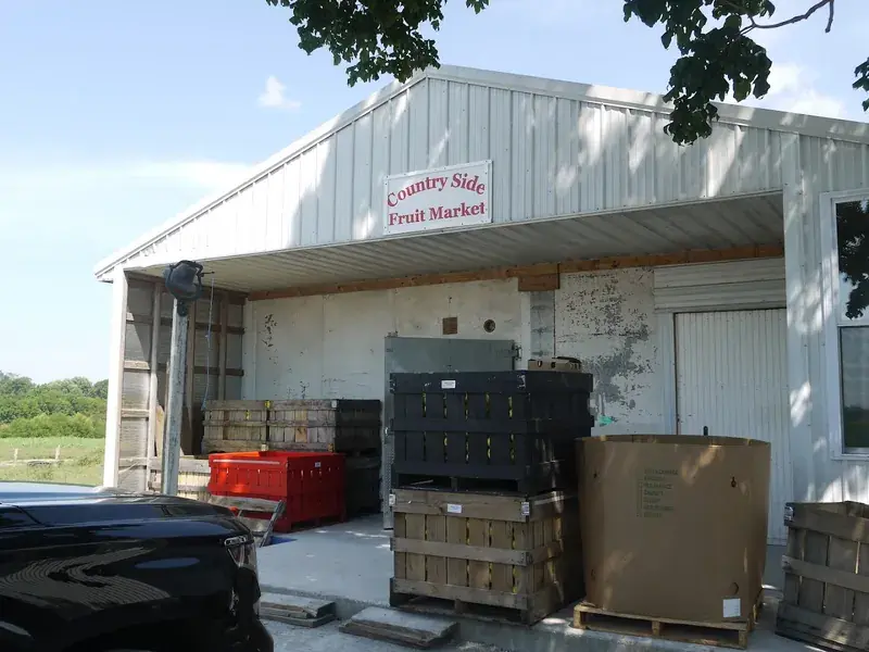 Country Side Fruit & Grocery in Oak Grove, Kentucky