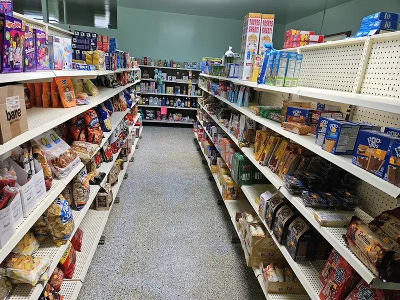 Creekside Salvage Grocery in Vienna, IL