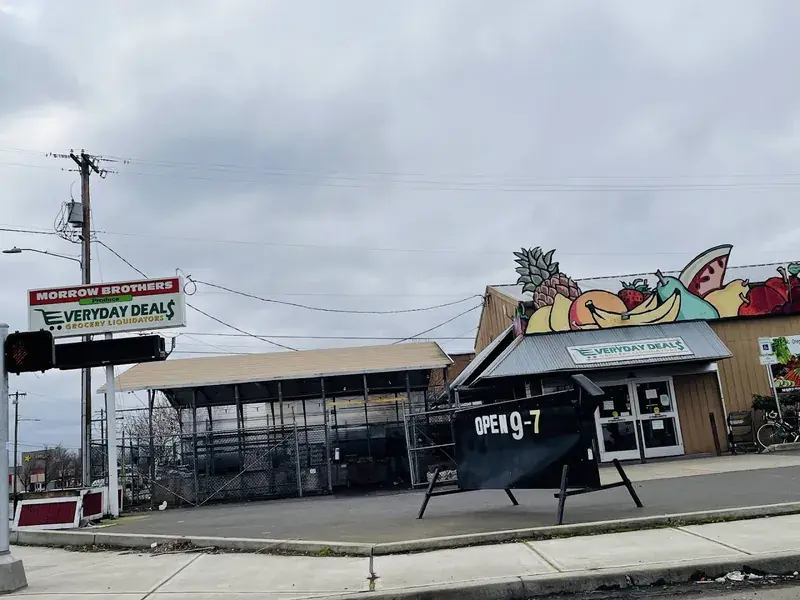 Daily Deals Market in Happy Valley, Oregon