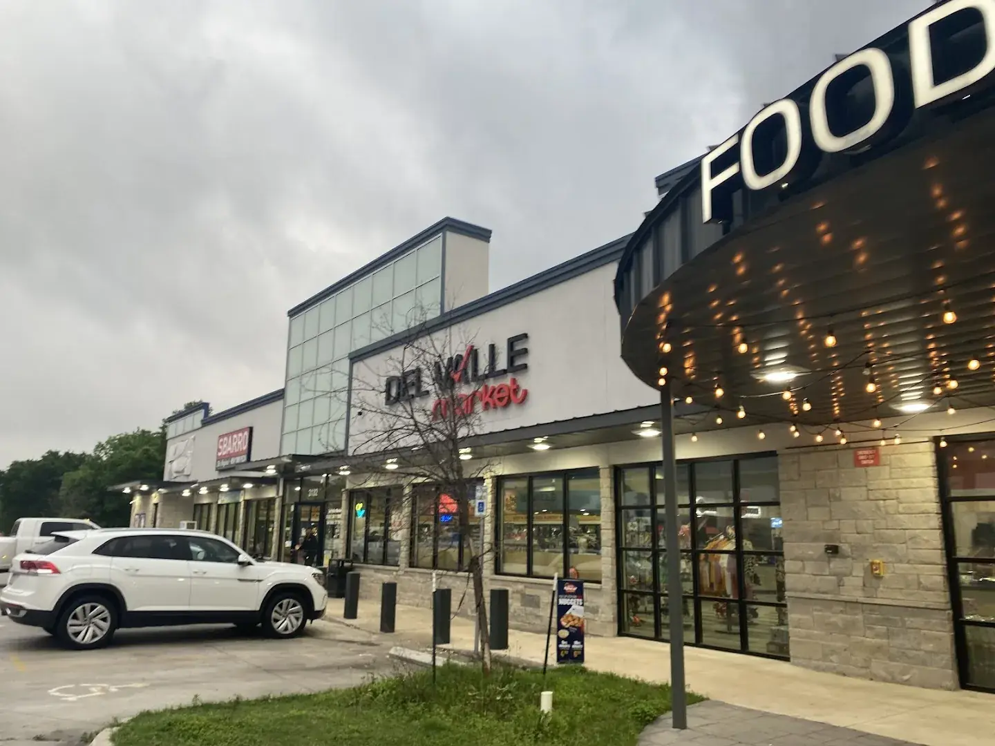 Del Valle Market - Convenience store in Del Valle, TX