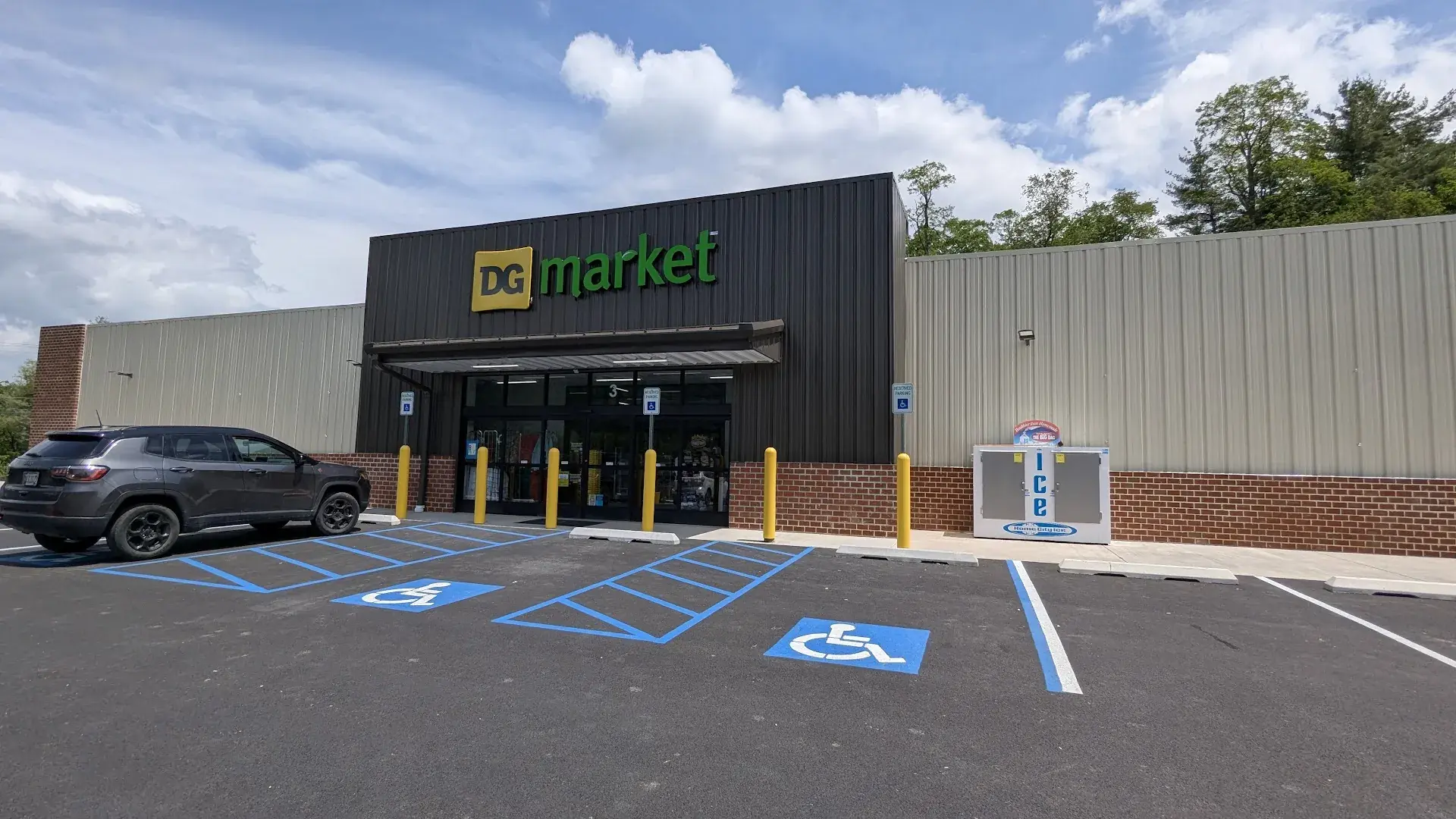 DG Market - Grocery store in Oakland, Maryland