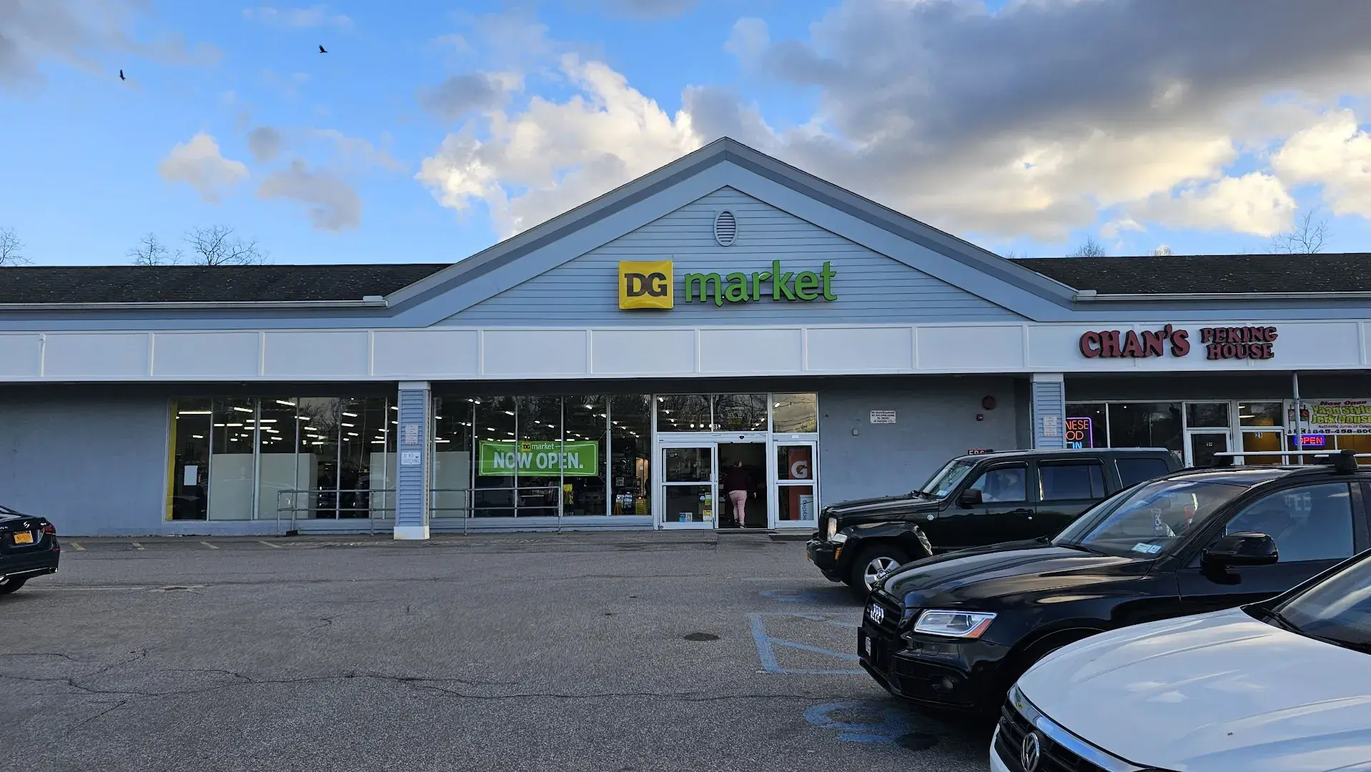 DG Market - Grocery store in Firthcliffe, New York