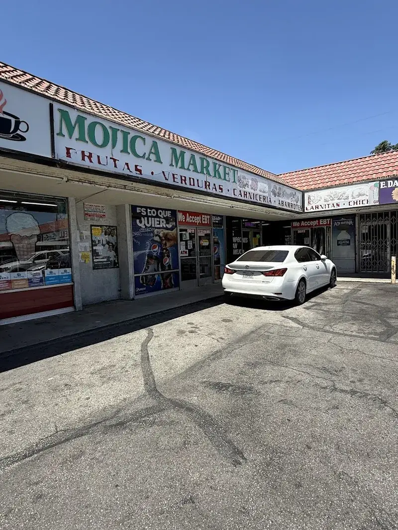 Discount Market in Bell, California