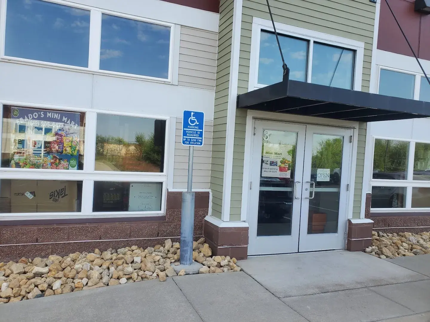 Ebados Mini Mart - Grocery store in Newport, Minnesota