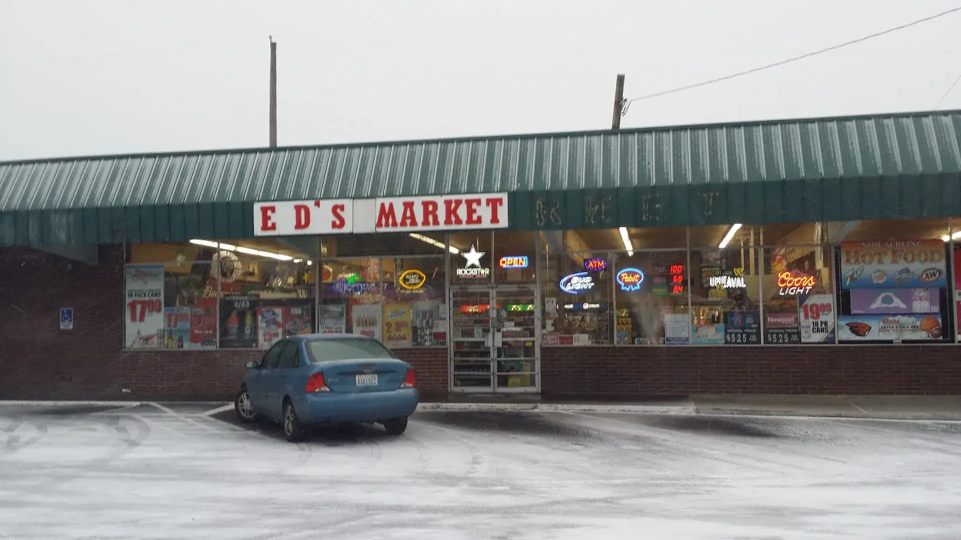 Ed's Market Moa Chain - Convenience store in Portland, Oregon