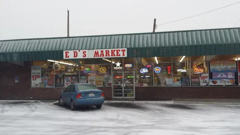 Ed's Market Moa Chain in Portland, Oregon