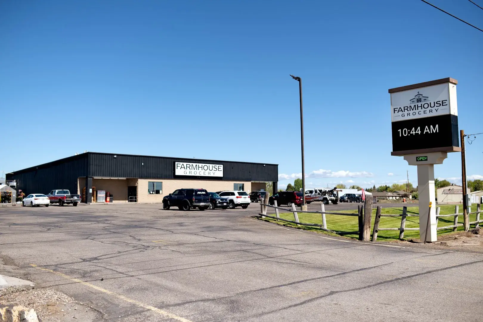 FarmHouse Grocery - Grocery store in Shoshone, Idaho