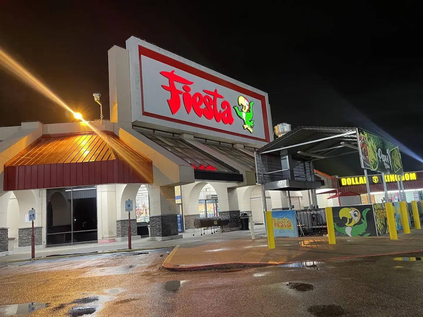 Fiesta Mart #4 - Grocery store in South Houston, Texas
