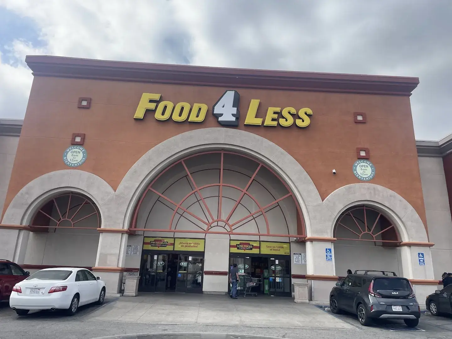 Food 4 Less - Grocery store in North Hollywood, California