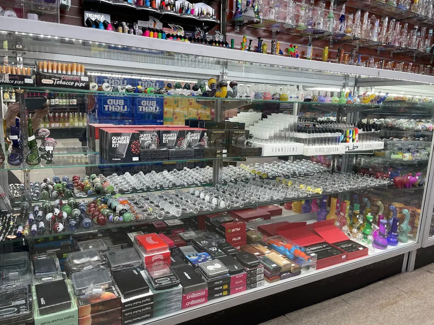 Future village farm smoke , Beer And convenience store - Convenience store in New York, New York