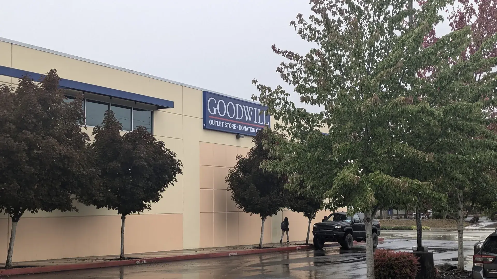Goodwill Industries Outlet of the Columbia Willamette - Thrift store in Hillsboro, Oregon