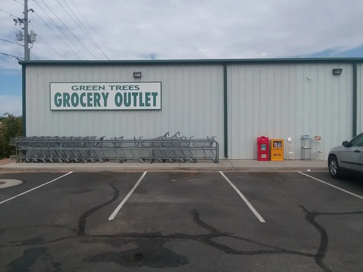 Green Trees Grocery Outlet - Grocery store in Yuma, AZ