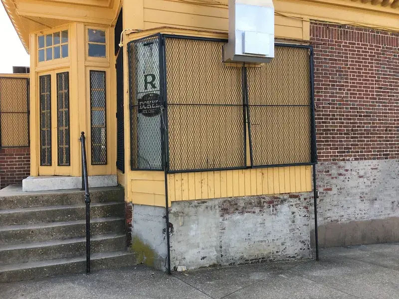 Grocery Carry Out in Baltimore, Maryland