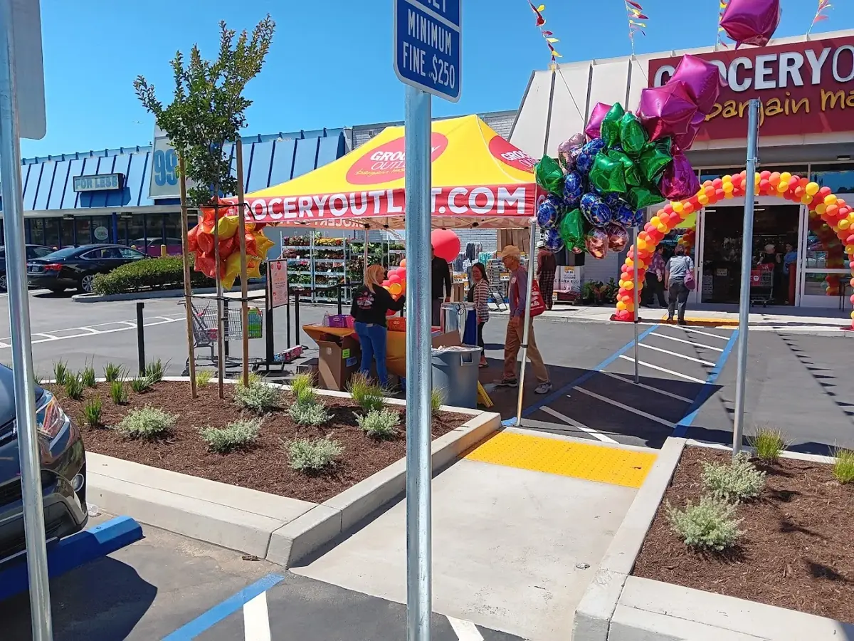 Grocery Outlet - Grocery store in Lomita, CA