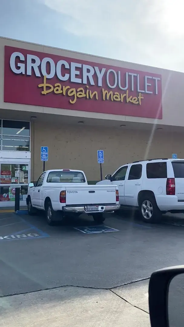 Grocery Outlet - Grocery store in Burbank, California