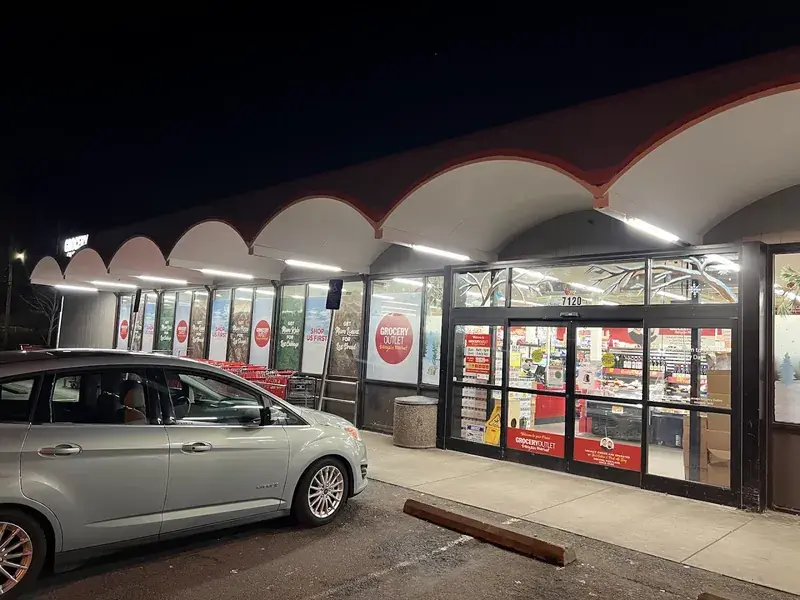 Grocery Outlet in Portland, OR