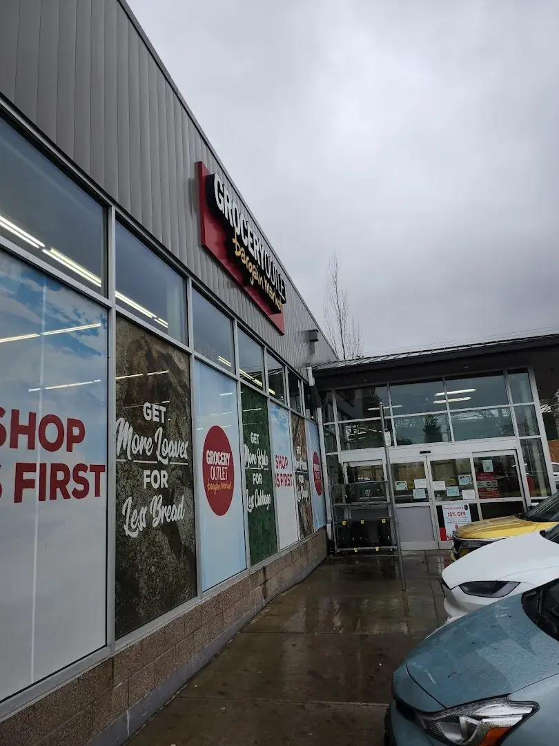 Grocery Outlet - Grocery store in Portland, Oregon