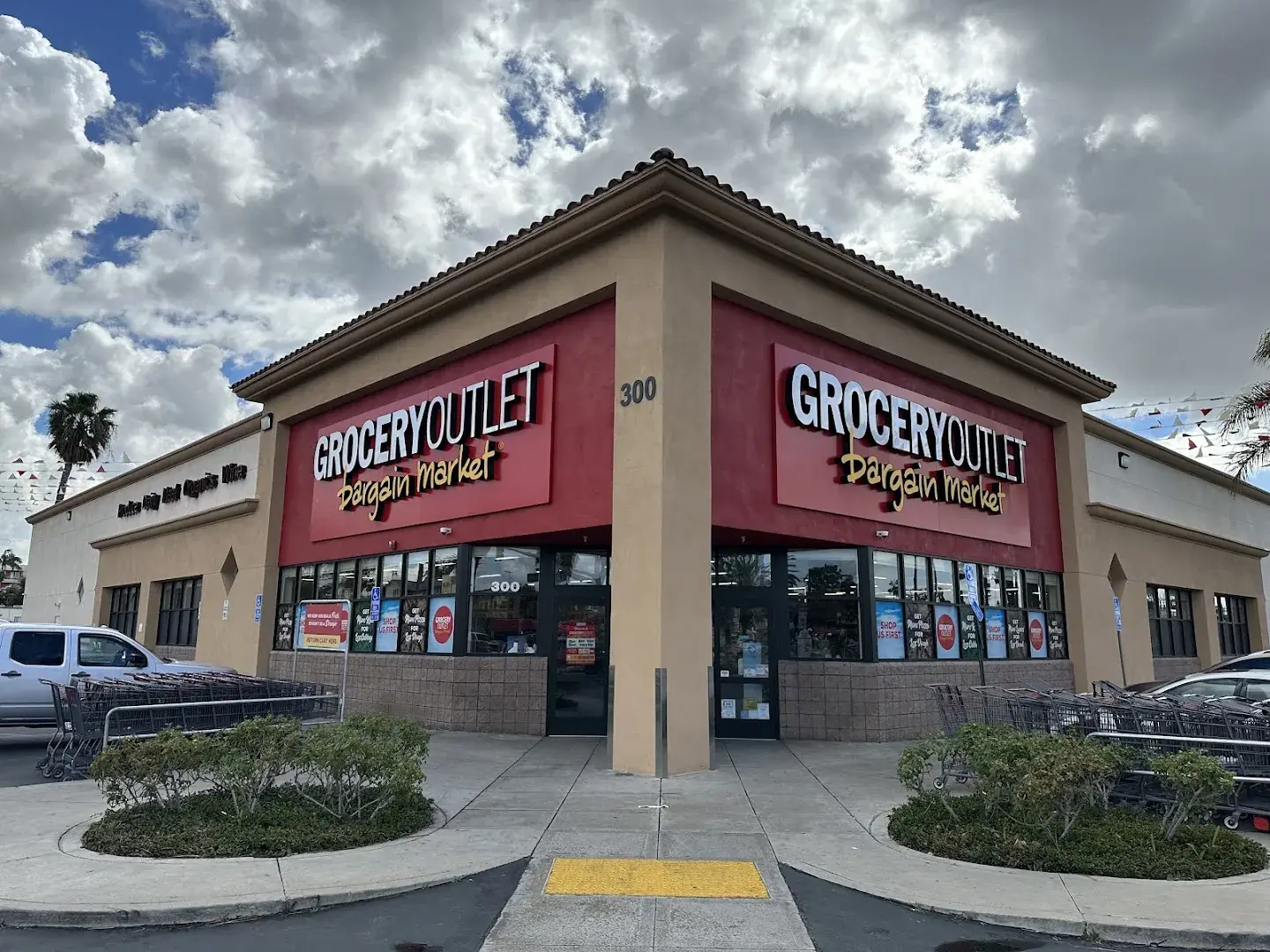 Grocery Outlet - Grocery store in Long Beach, California