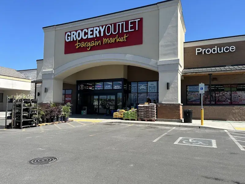 Grocery Outlet in Hines, Oregon