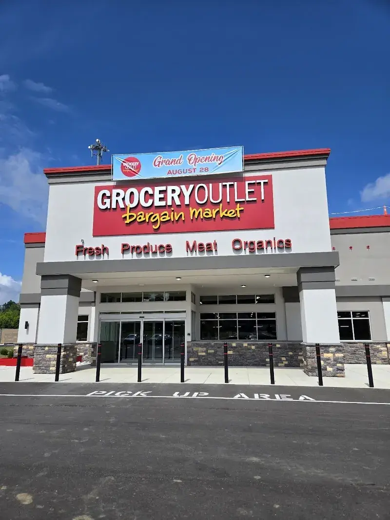 Grocery Outlet in Windsor Mill, Maryland