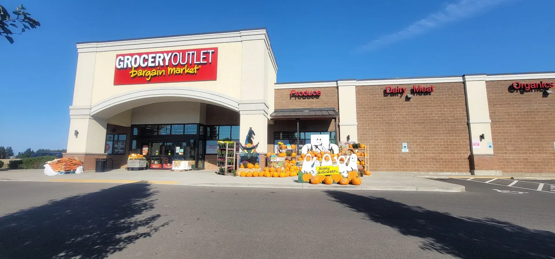 Grocery Outlet - Grocery store in Junction City, Oregon