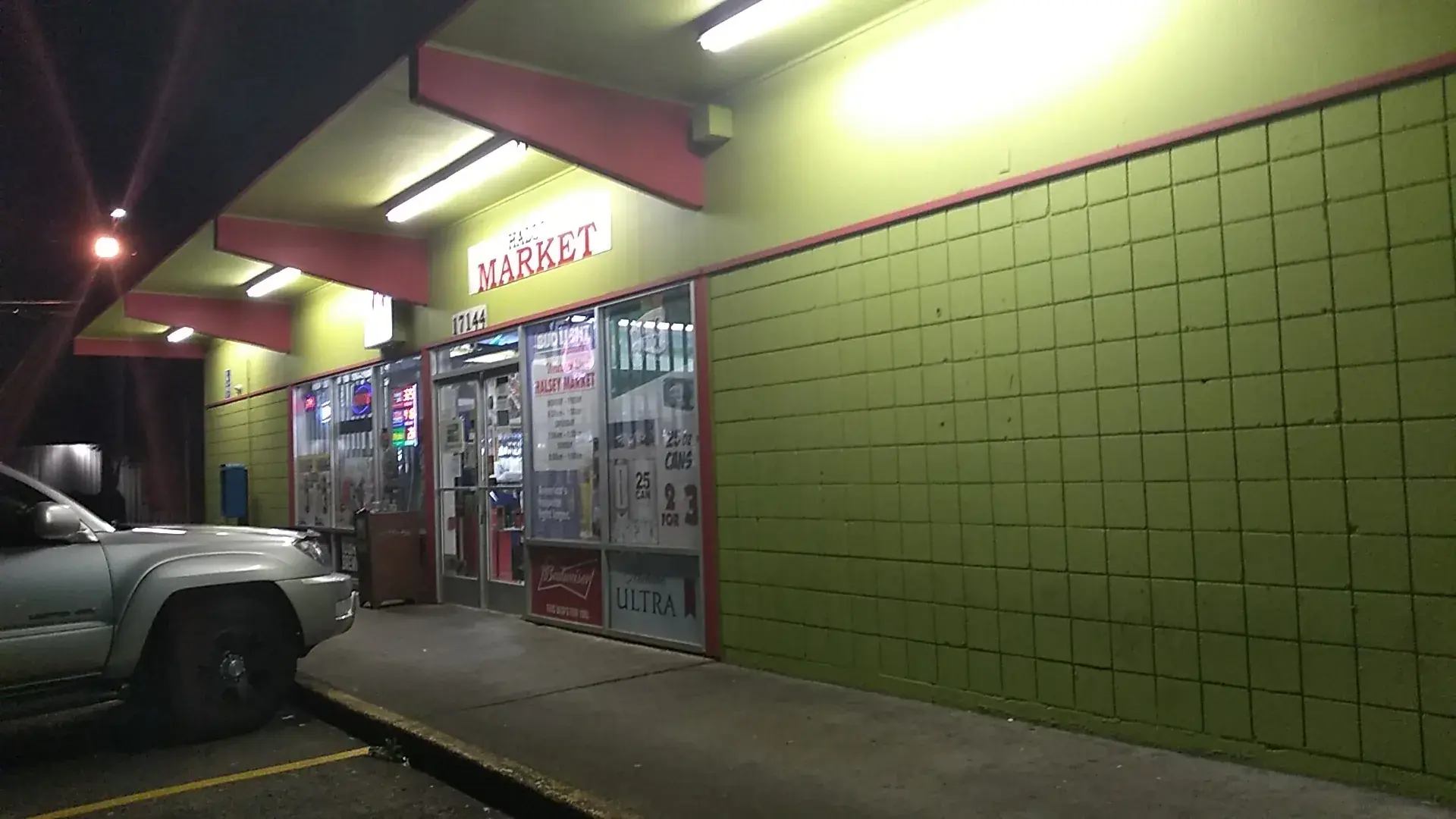 Halsey Market - Convenience store in Portland, Oregon