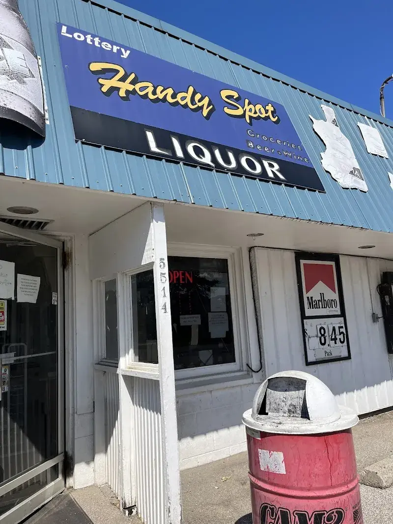 Handy Spot Grocery in Coloma, Michigan