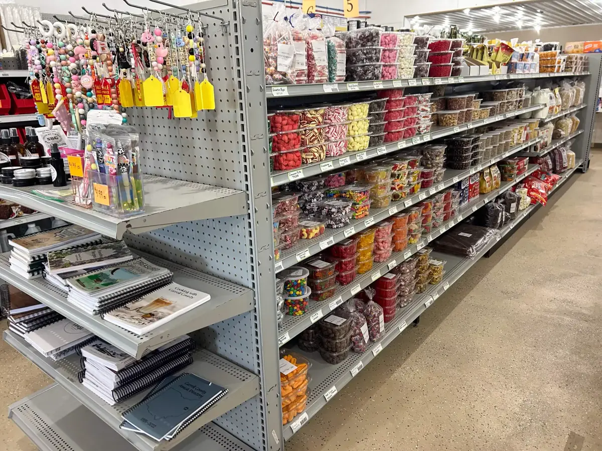 JohnJohn's Country Store (FKA: Scenic View Salvage Groceries) - Discount supermarket in Kensington, OH
