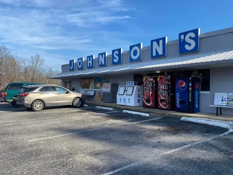 Johnson's Food Warehouse in Decaturville, Tennessee