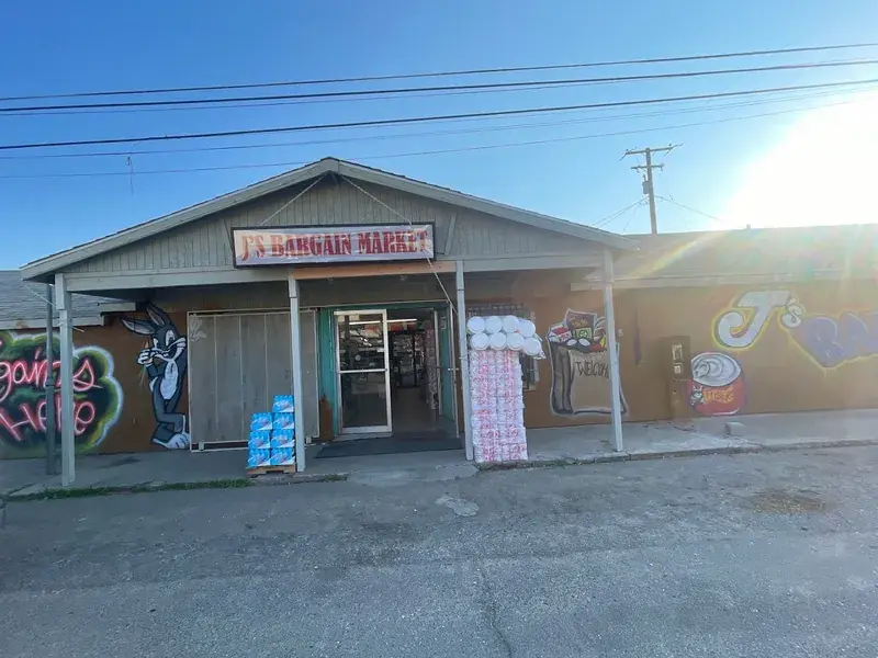 Jβs Bargain Market in Ceres, CA