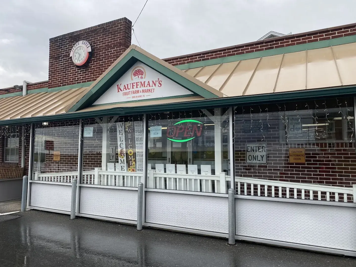 Kauffman Orchards - Farmers' market in Bird in Hand, Pennsylvania