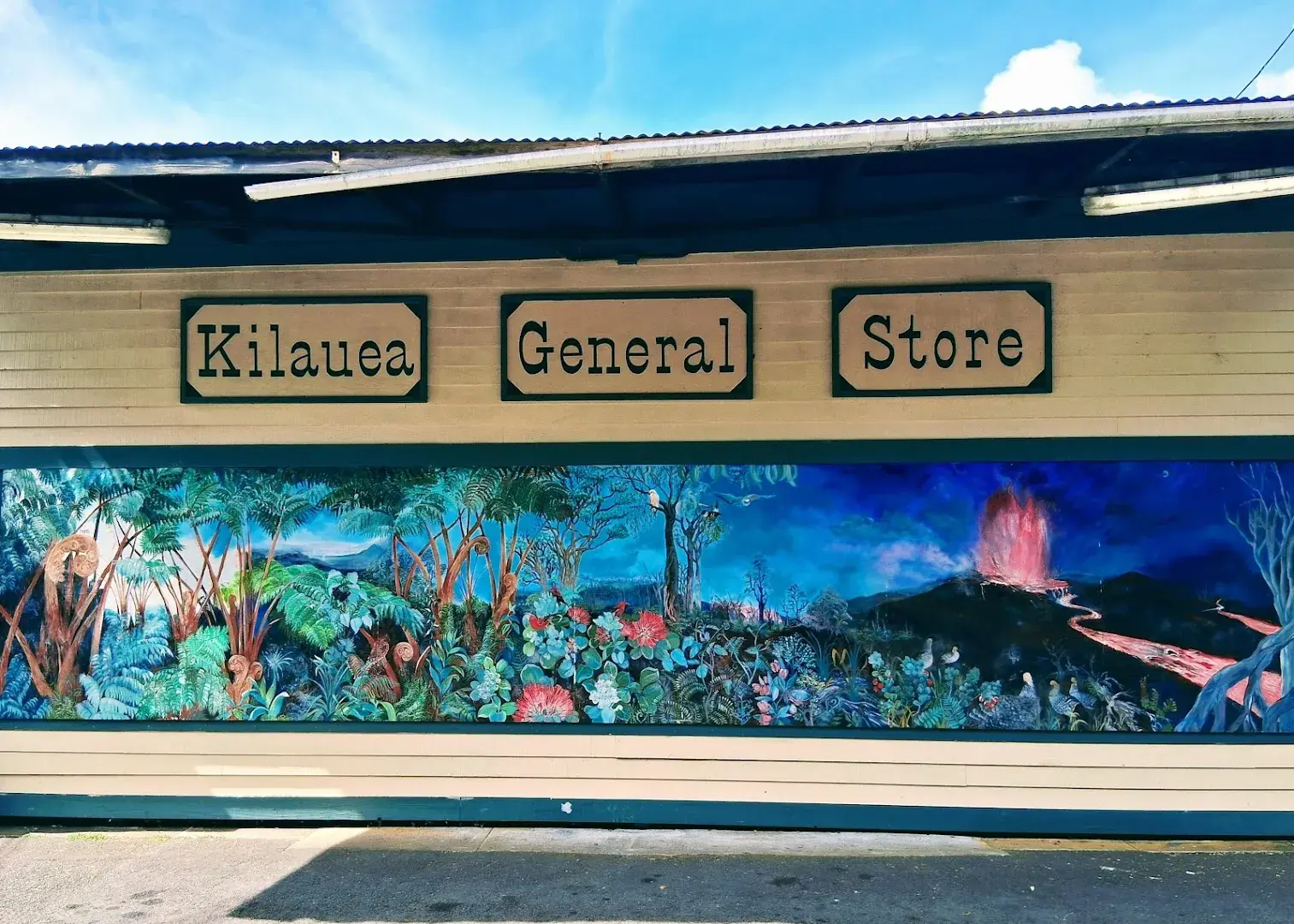 Kilauea General Store - General store in Volcano, Hawaii
