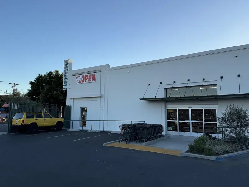 LA Grocery & Café in Los Angeles, California