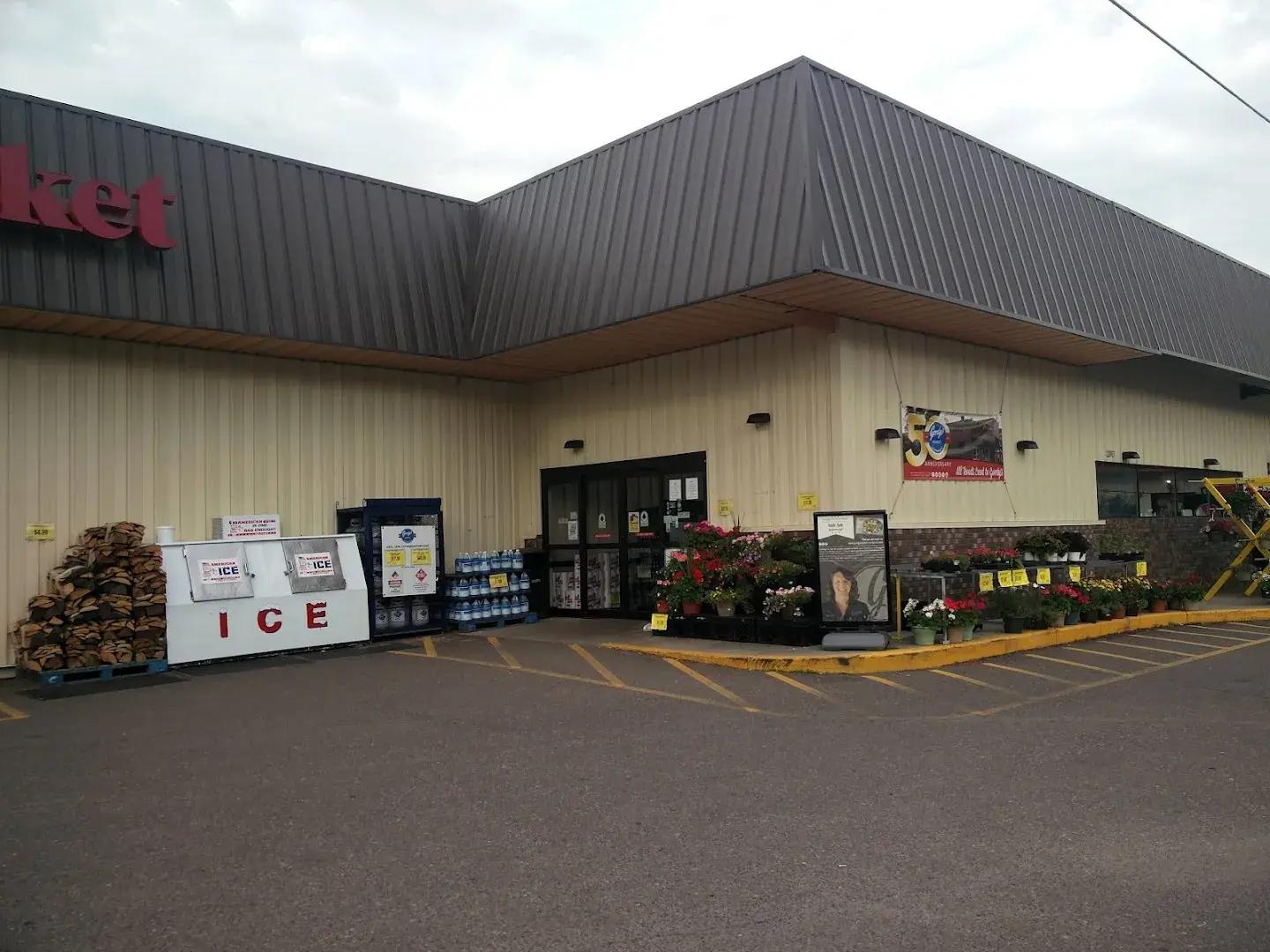 Lance's Fresh Market - Grocery store in Osseo, Wisconsin