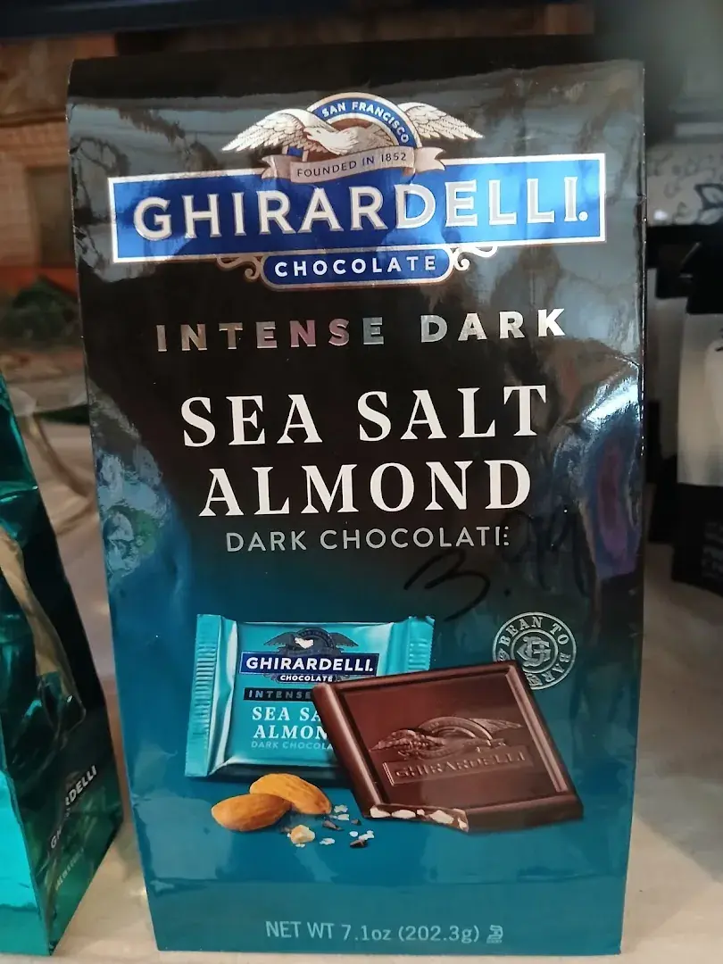 Lewis County Bent And Dent Discount Grocery - Grocery store in Hohenwald, TN