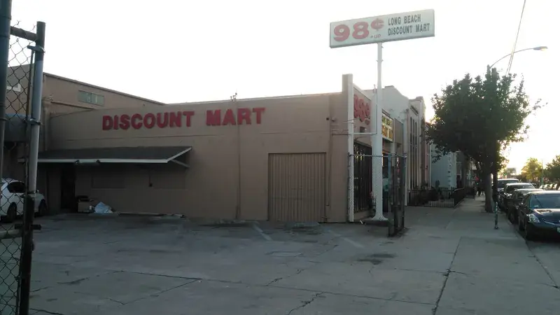 Long Beach Discount Mart in Long Beach, California