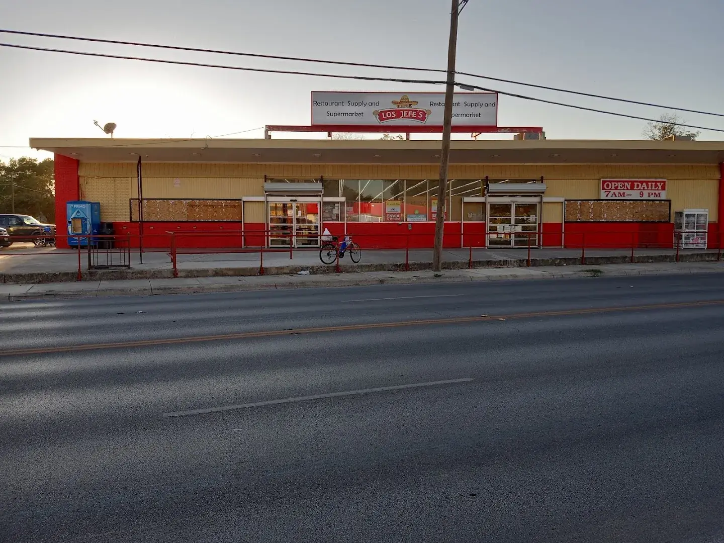 Los Jefes Restaurant Supply and Supermercado - Supermarket in San Antonio, Texas