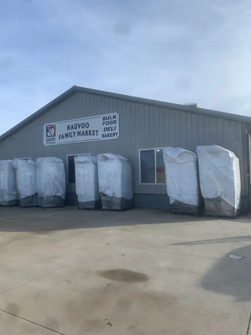 Nauvoo Family Market in Middlefield, Ohio